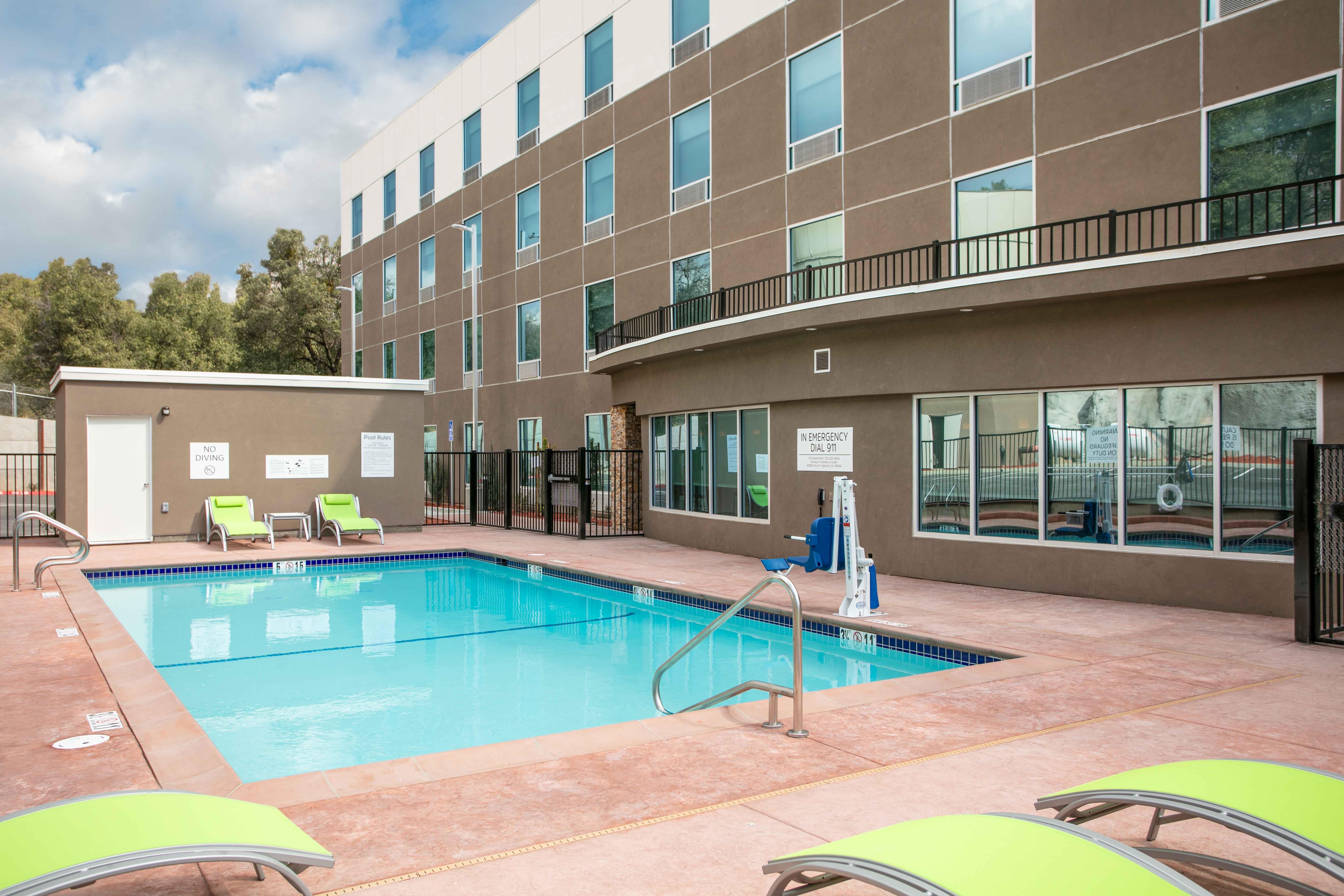 Holiday Inn Express & Suites Oakhurst-Yosemite Park Area By Ihg Dış mekan fotoğraf