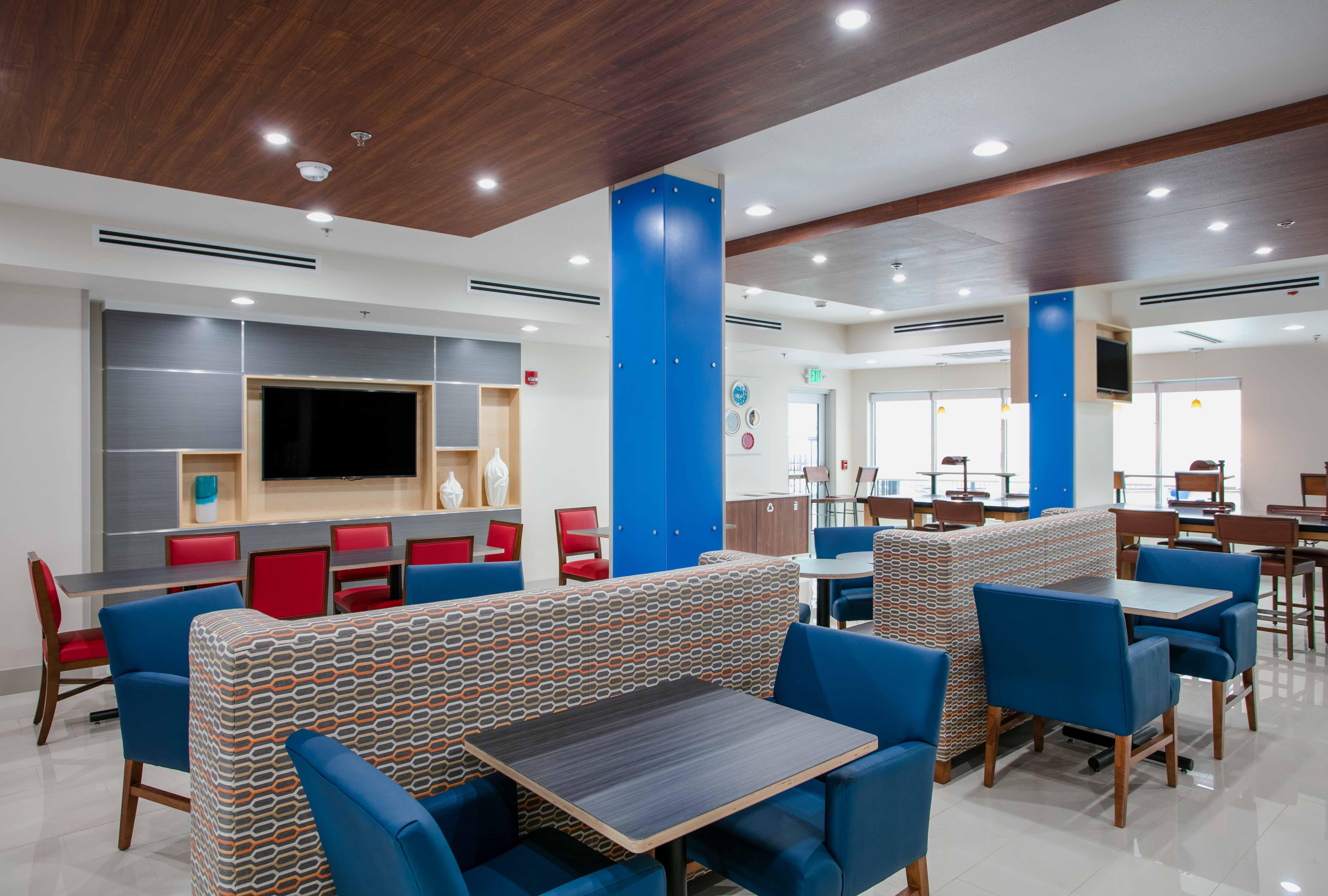 Holiday Inn Express & Suites Oakhurst-Yosemite Park Area By Ihg Dış mekan fotoğraf